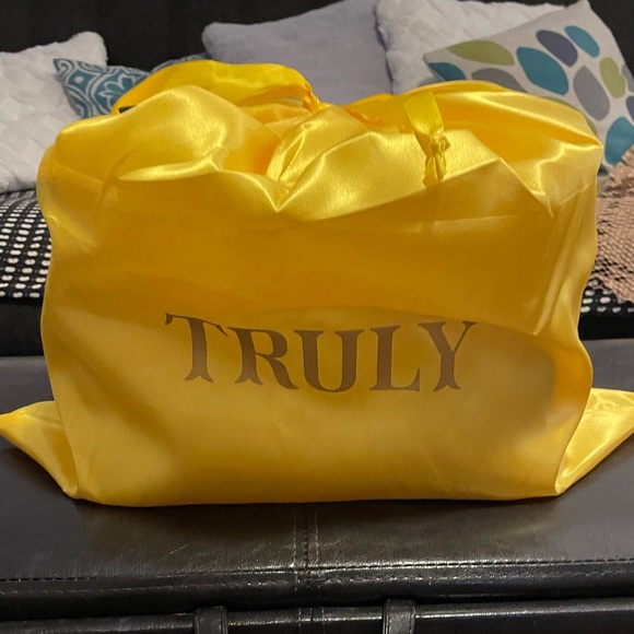 💛Truly Yellow Vegan Leather Trunk - Picture 4 of 14
